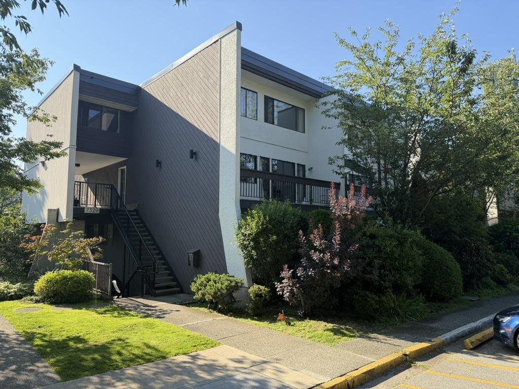 Villa Montecito, Burnaby, photo 3