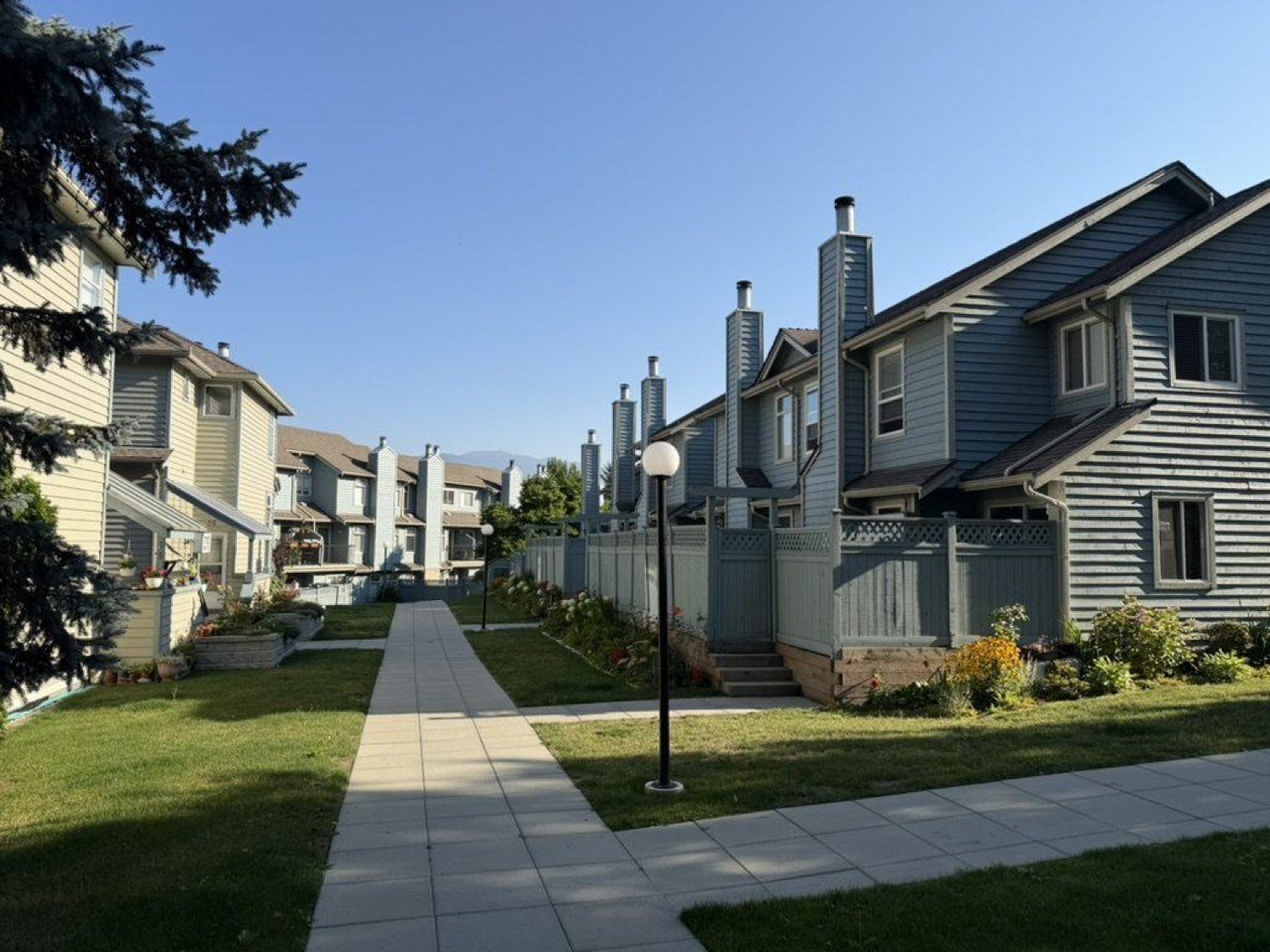 Harbour Ridge Terrace walkway and townhomes, Burnaby