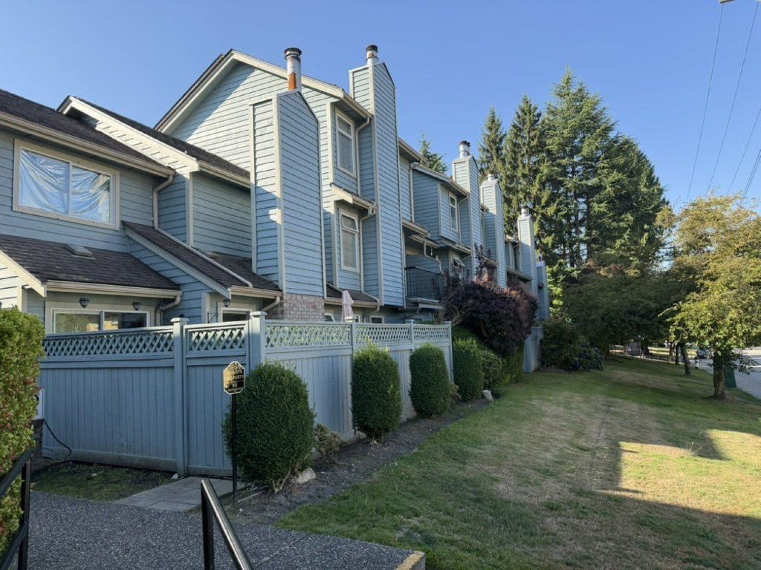 Harbour Ridge Terrace townhomes and fencing, Burnaby